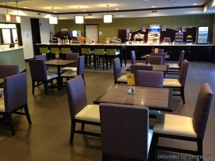 Holiday Inn Express Hotel & Suites Wichita Northeast By Ihg エクステリア 写真