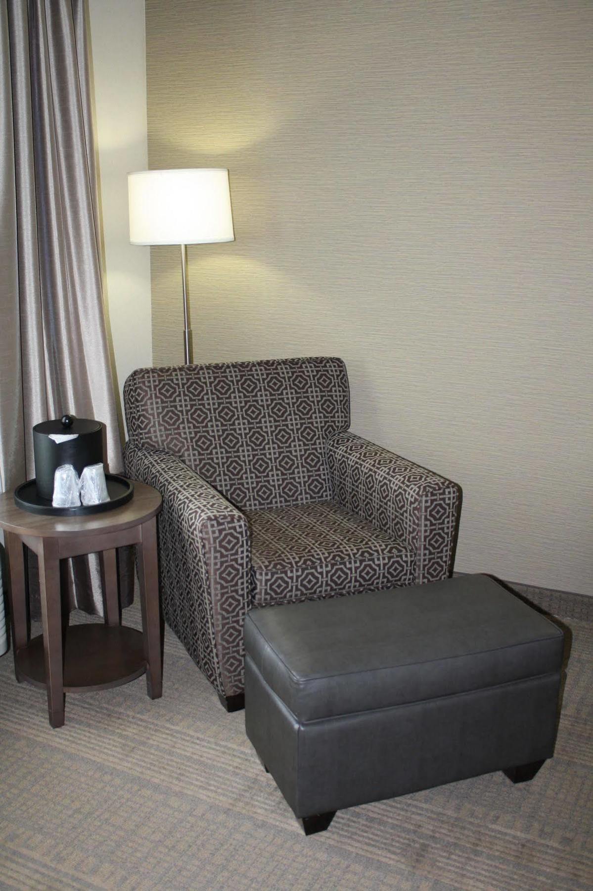 Holiday Inn Express Hotel & Suites Wichita Northeast By Ihg エクステリア 写真