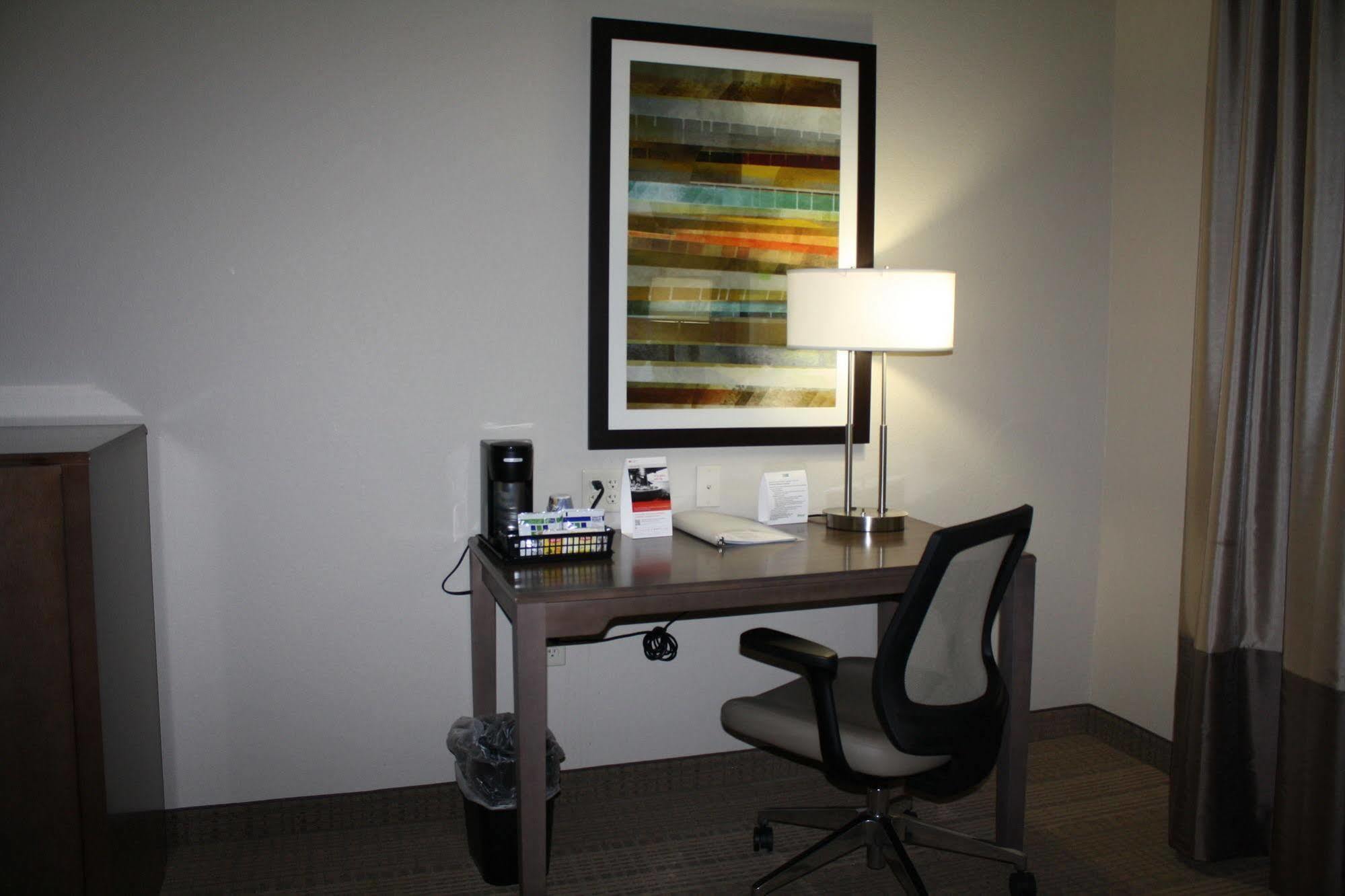 Holiday Inn Express Hotel & Suites Wichita Northeast By Ihg エクステリア 写真