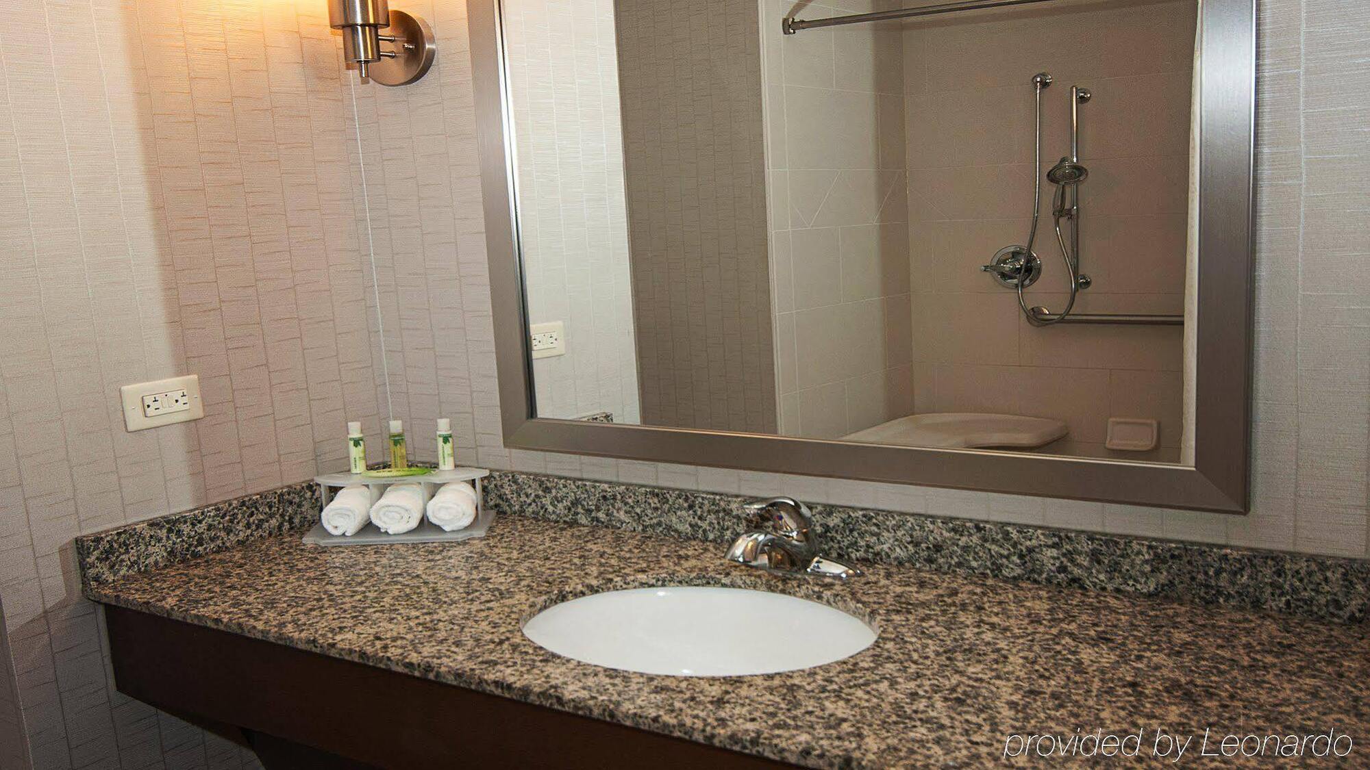 Holiday Inn Express Hotel & Suites Wichita Northeast By Ihg エクステリア 写真